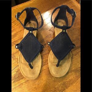 Koolaburra by UGG Briona wedge sandals, EUC